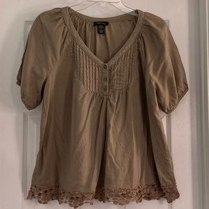 L crochet-bottom blouse by Spense 🪴